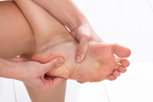 Is a Pinched Nerve Causing Numbness and Tingling in Your Feet and Legs?
